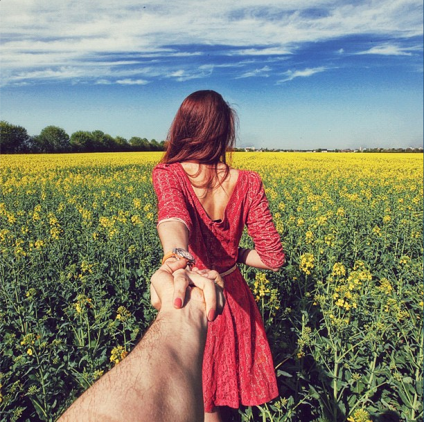 blue-skies-and-plenty-of-rapeseed-flowers-surround-the-couple-in-this-austrian-field